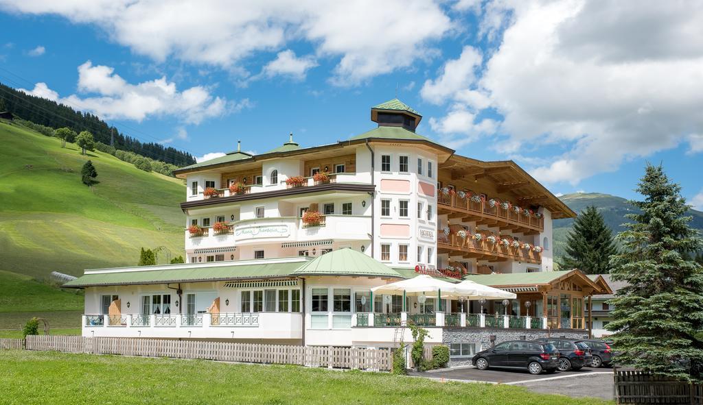 Hotel Maria Theresia Герлос Экстерьер фото